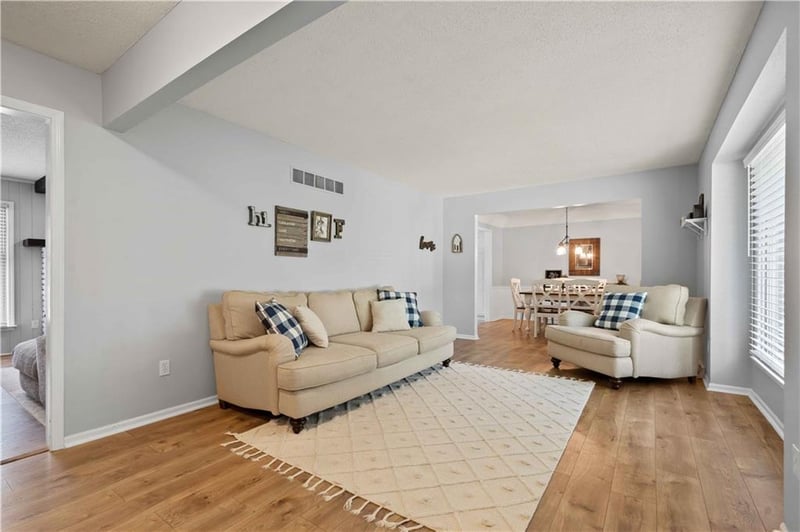 9163 92nd St, Overland Park, KS 66212