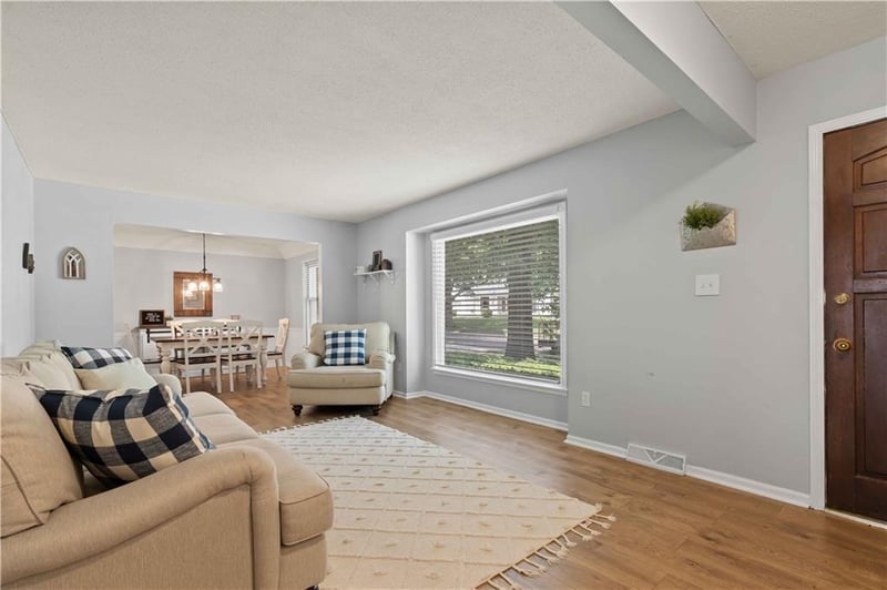 9163 92nd St, Overland Park, KS 66212