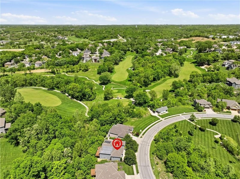 5874 National Dr, Parkville, MO 64152