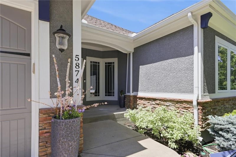 5874 National Dr, Parkville, MO 64152