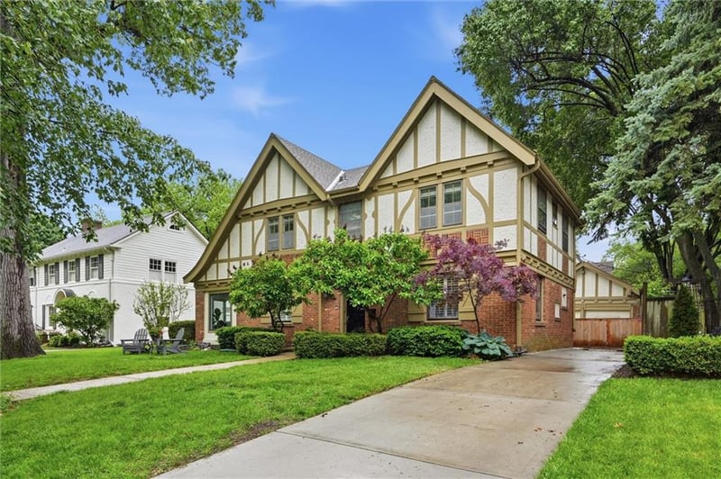 615 67th St, Kansas City, MO 64113