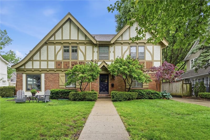 615 67th St, Kansas City, MO 64113