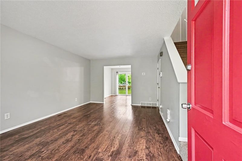 8011 E 88th St, Kansas City, MO 64138