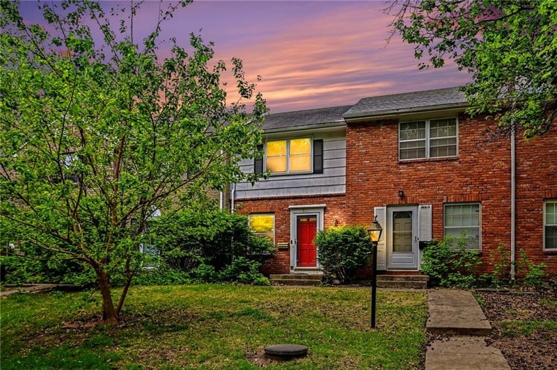 8011 E 88th St, Kansas City, MO 64138