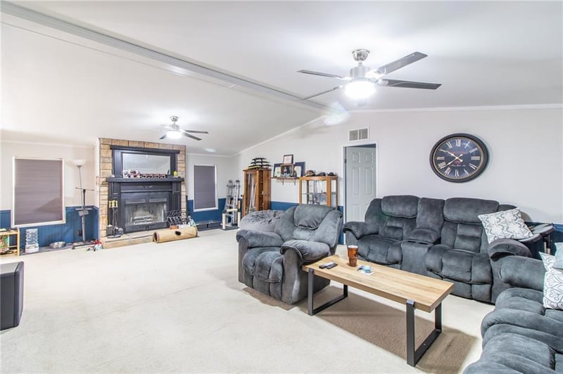 250 450th Rd, Warrensburg, MO 64093
