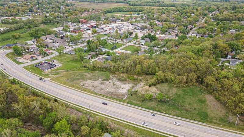 169 Hw, Smithville, MO 64089