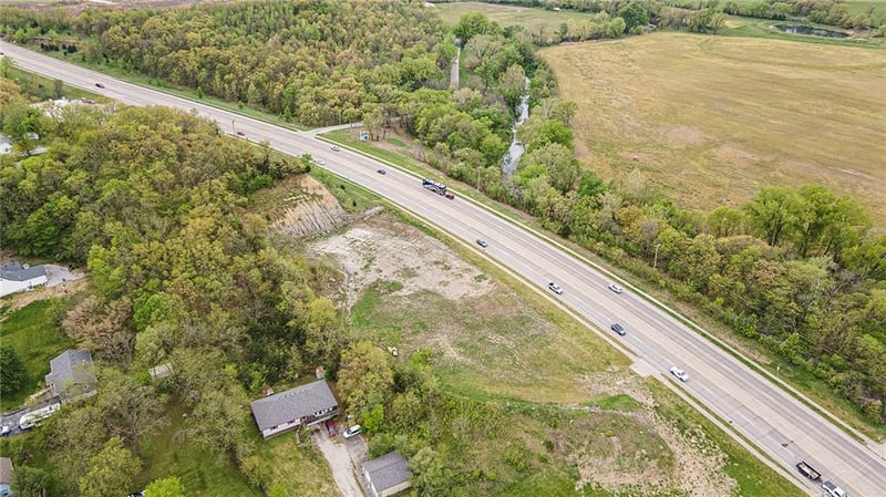 169 Hw, Smithville, MO 64089