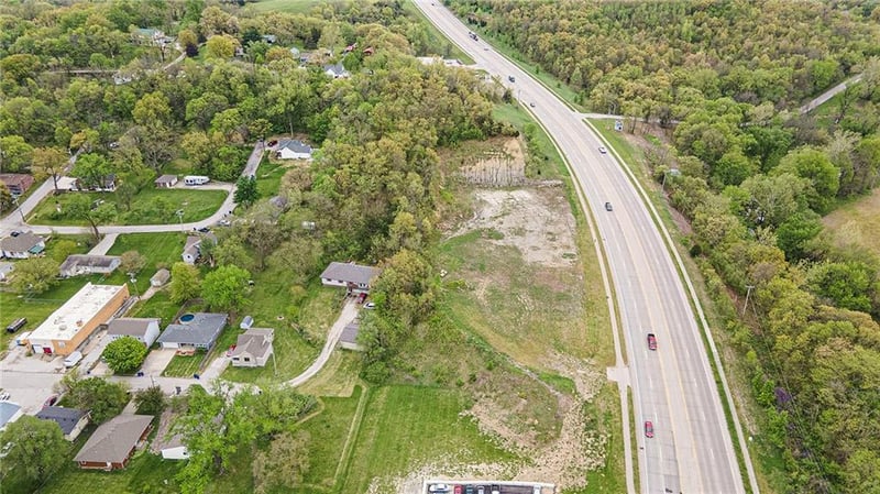 169 Hw, Smithville, MO 64089