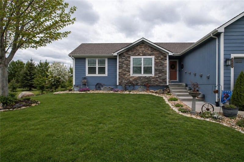 21650 Wilson St, Spring Hill, KS 66083