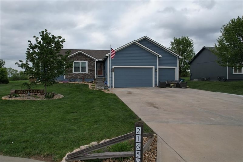 21650 Wilson St, Spring Hill, KS 66083