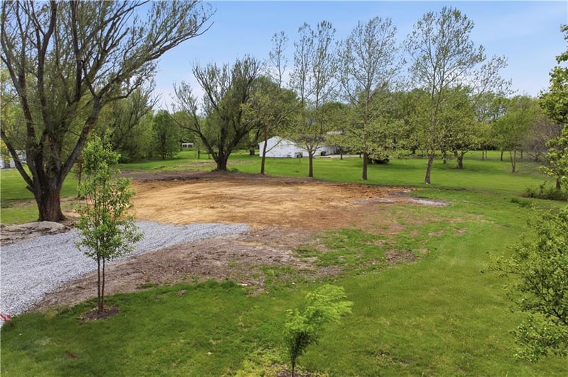 10985 175th St, Overland Park, KS 66221