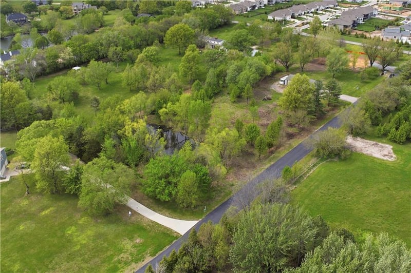 10985 175th St, Overland Park, KS 66221