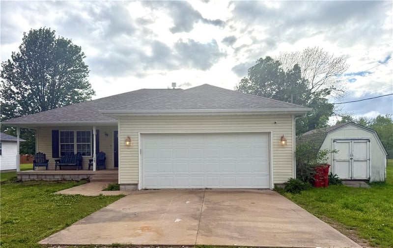 7128 66th Ter, Riverton, KS 66770