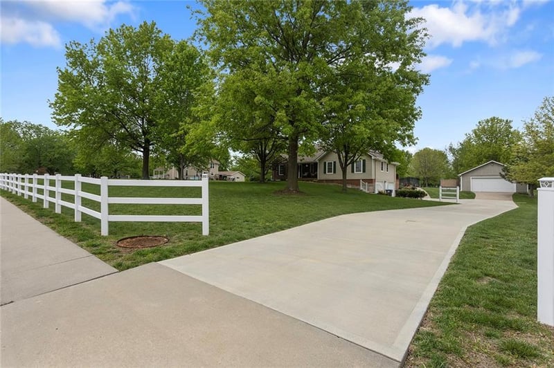 826 Ryan Rd, Grain Valley, MO 64029