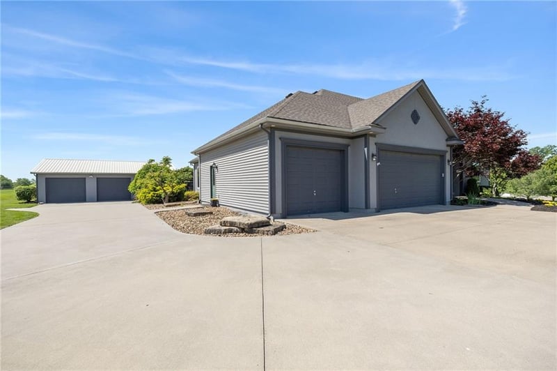 24503 Woodland Cir, Lee's Summit, MO 64086