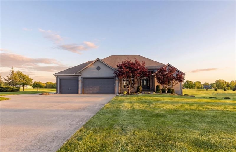 24503 Woodland Cir, Lee's Summit, MO 64086