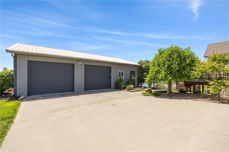 24503 Woodland Cir, Lee's Summit, MO 64086