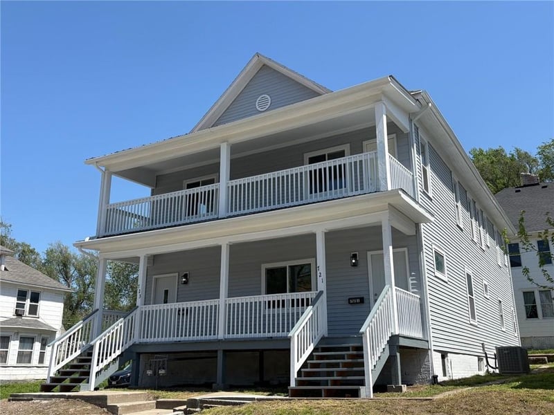 721 N 10th St, St Joseph, MO 64501
