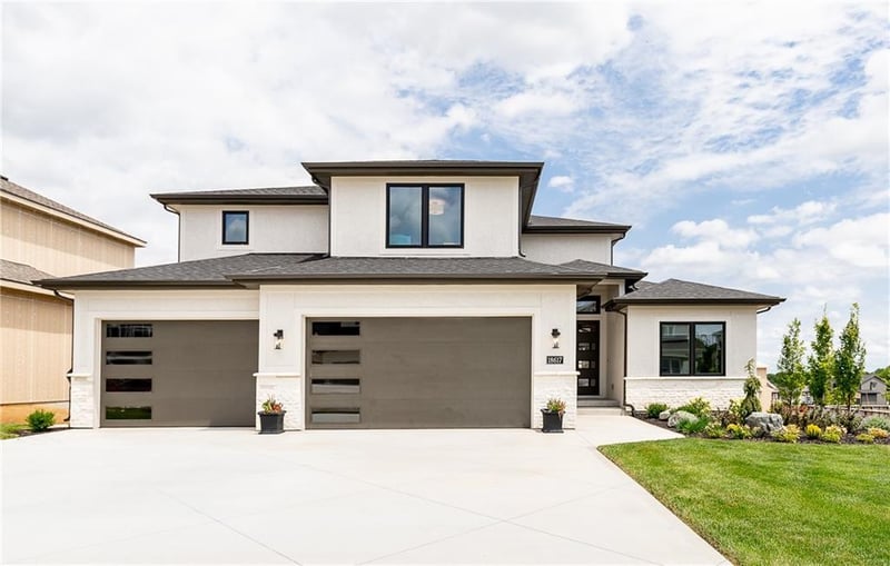 18617 Mohawk Ln, Overland Park, KS 66085