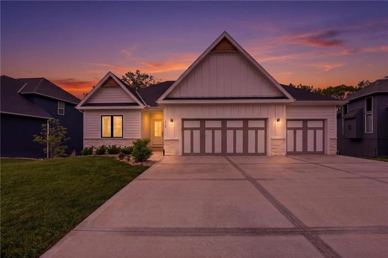 812 Foxglove Ln, Kearney, MO 64060