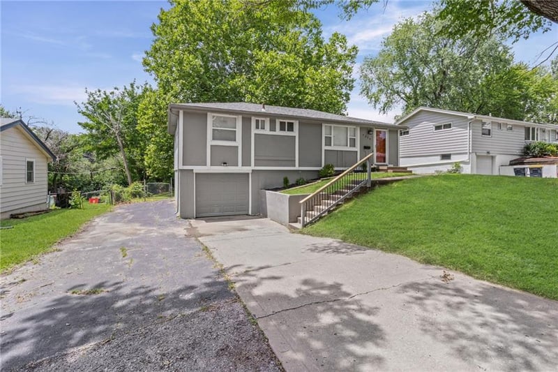 7024 N Pennsylvania Ave, Kansas City, MO 64118