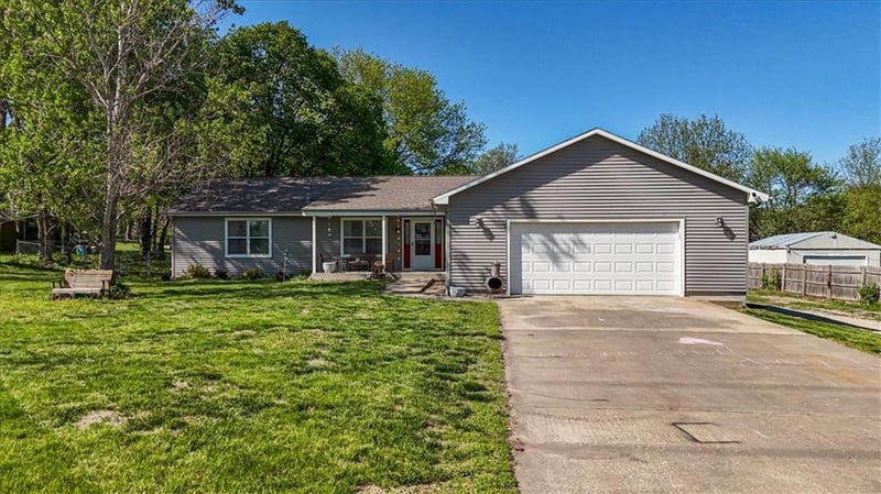 1820 E Morgan Rd, Independence, MO 64050