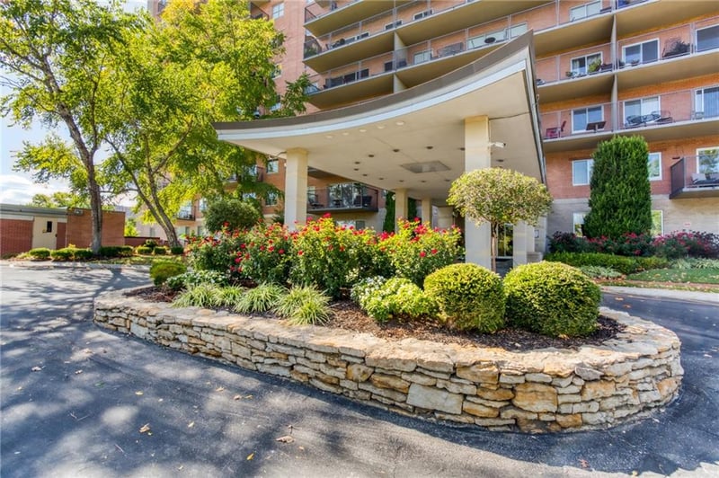 4550 Warwick Blvd #408, Kansas City, MO 64111