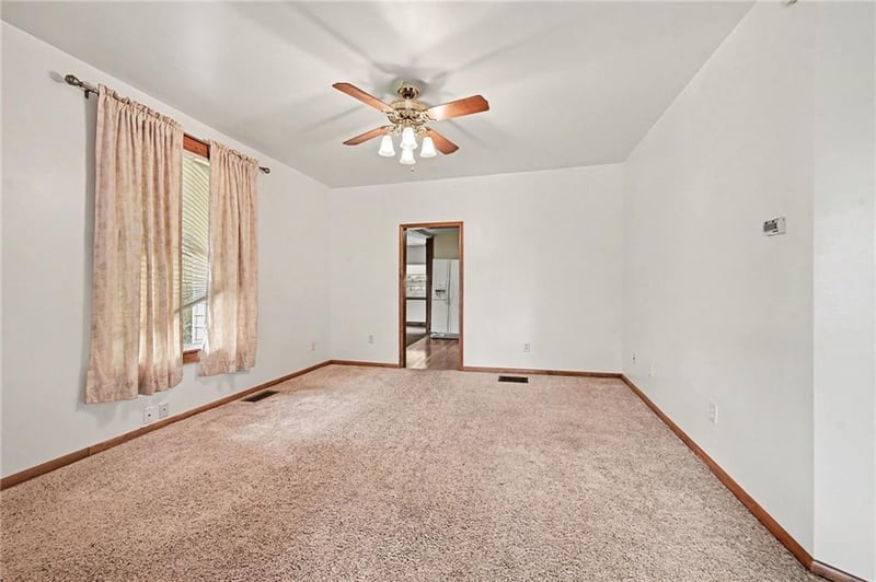 5715 King Hill Ave, St Joseph, MO 64504
