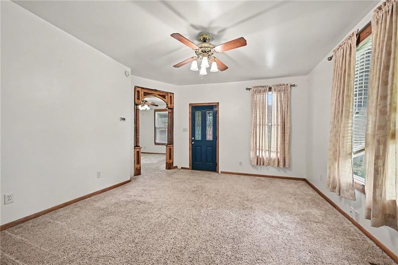 5715 King Hill Ave, St Joseph, MO 64504