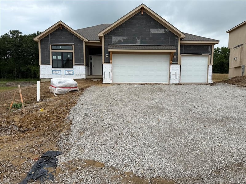 8222 90th Ter, Kansas City, MO 64153