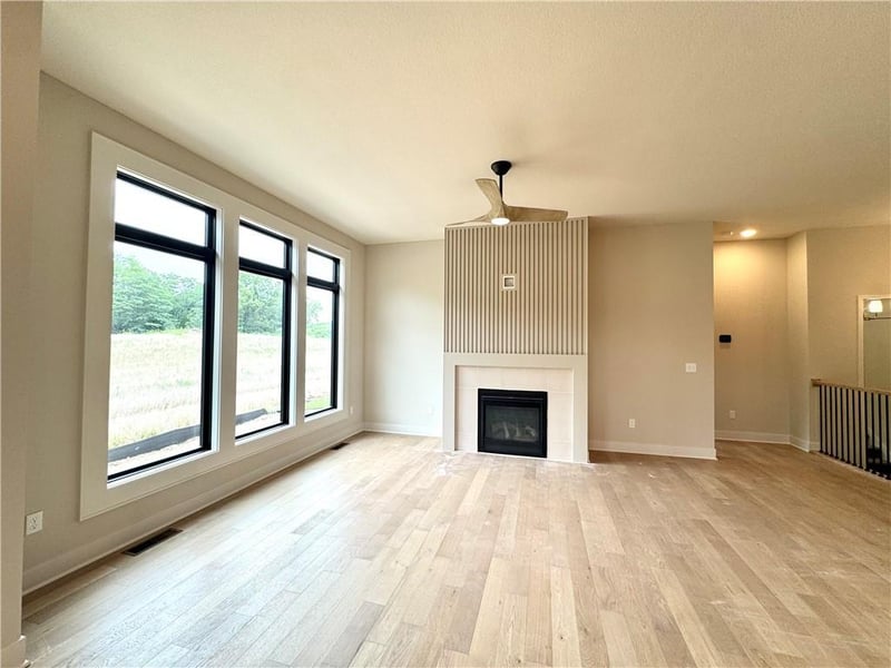 8222 90th Ter, Kansas City, MO 64153