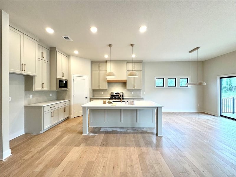 8222 90th Ter, Kansas City, MO 64153