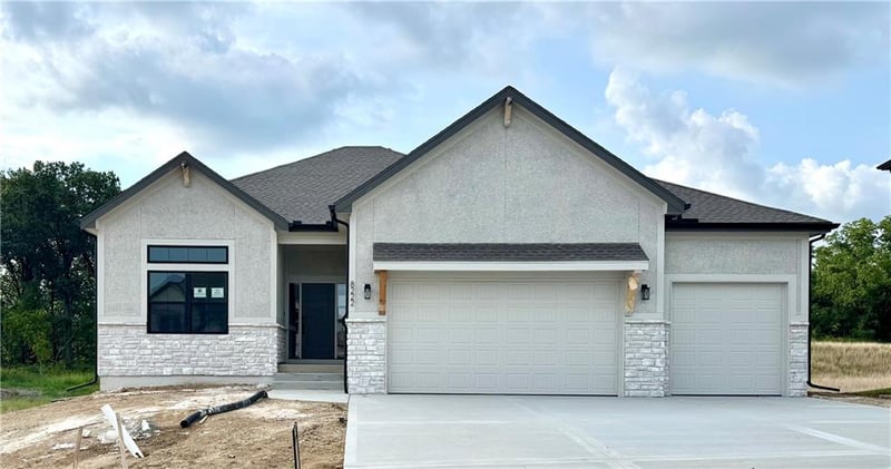 8222 90th Ter, Kansas City, MO 64153