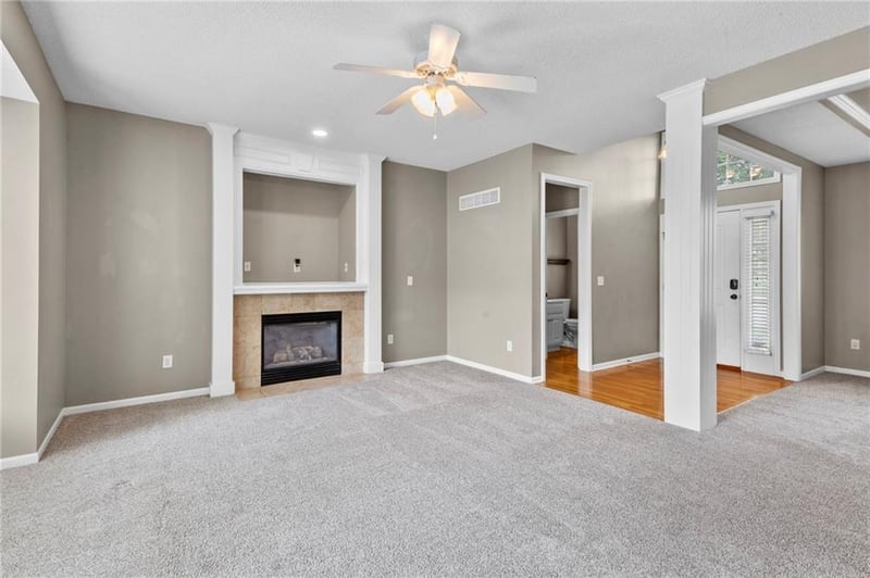 15371 Navaho Dr, Olathe, KS 66062