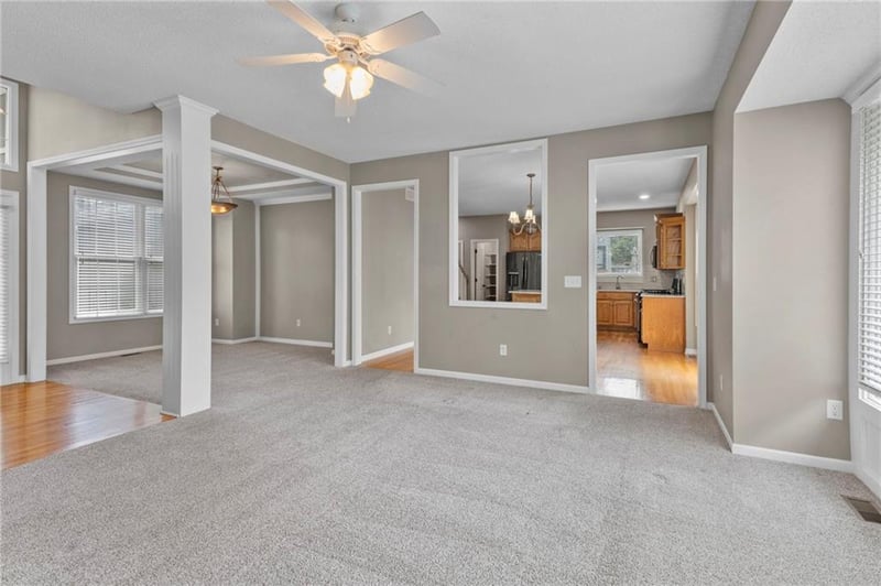 15371 Navaho Dr, Olathe, KS 66062