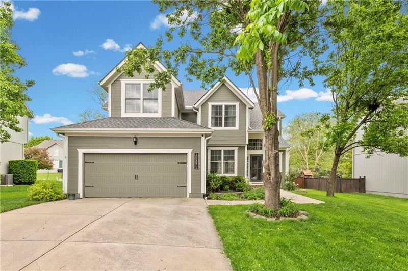 15371 Navaho Dr, Olathe, KS 66062