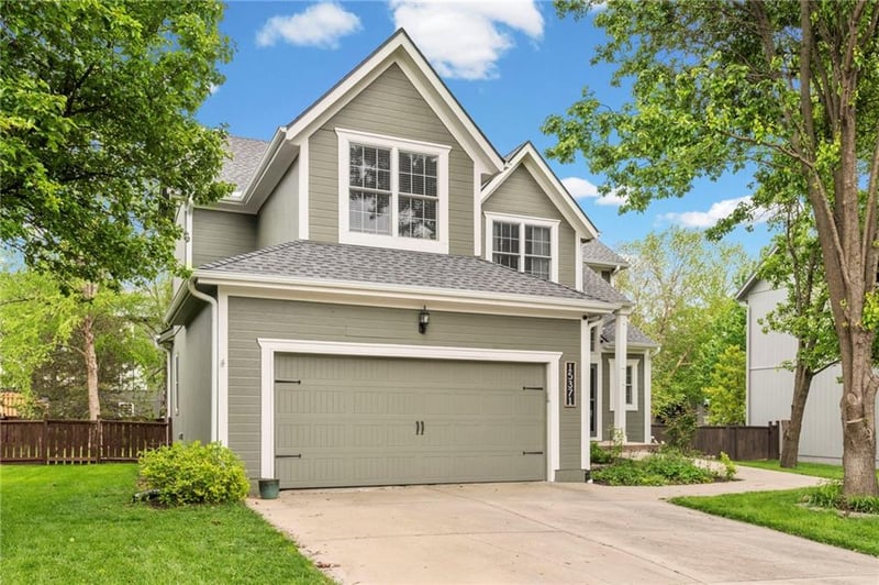 15371 Navaho Dr, Olathe, KS 66062