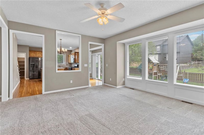 15371 Navaho Dr, Olathe, KS 66062