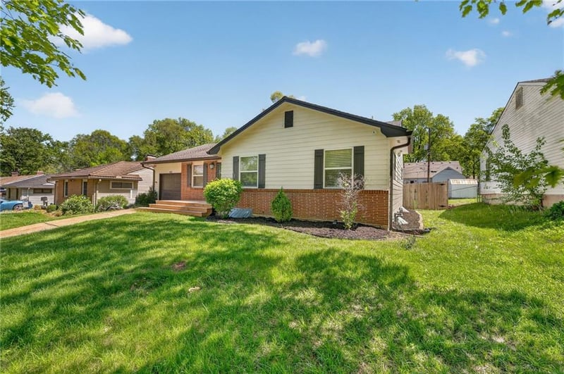 8117 Summit St, Kansas City, MO 64114