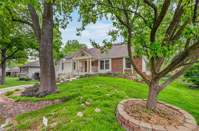 6713 Garfield Ave, Gladstone, MO 64118