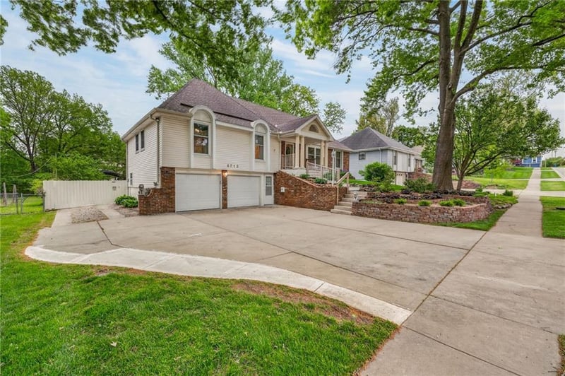6713 Garfield Ave, Gladstone, MO 64118