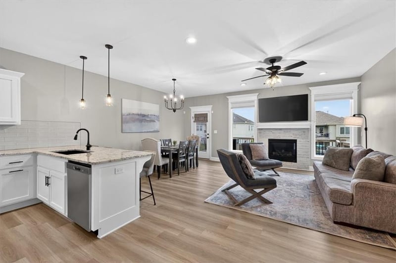 602 Ridgeview Dr, Grain Valley, MO 64029