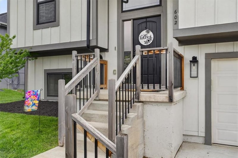602 Ridgeview Dr, Grain Valley, MO 64029