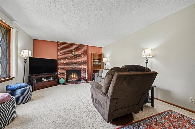 505 97th St, Kansas City, MO 64131