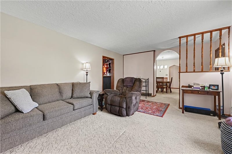 505 97th St, Kansas City, MO 64131