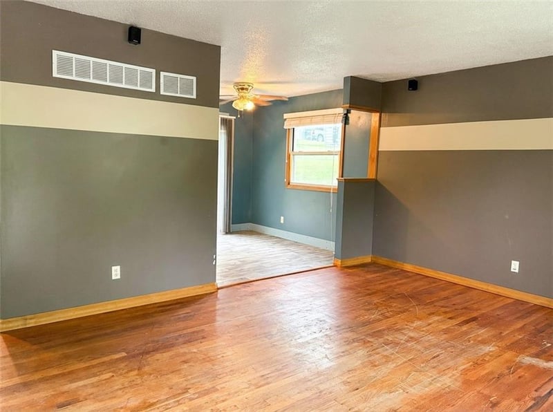 4831 Manchester Ave, Kansas City, MO 64119