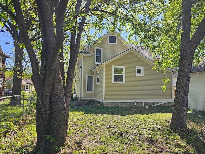 214 Cottonwood St, Iola, KS 66749