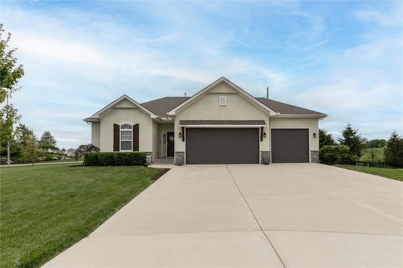 19701 198th Ct, Spring Hill, KS 66083