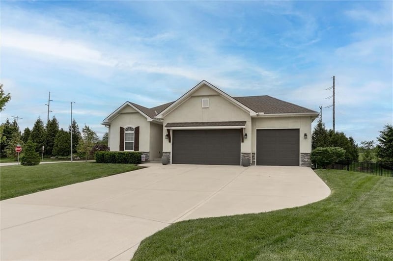 19701 198th Ct, Spring Hill, KS 66083