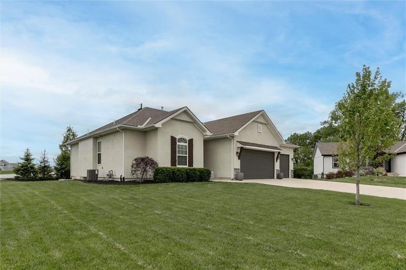 19701 198th Ct, Spring Hill, KS 66083